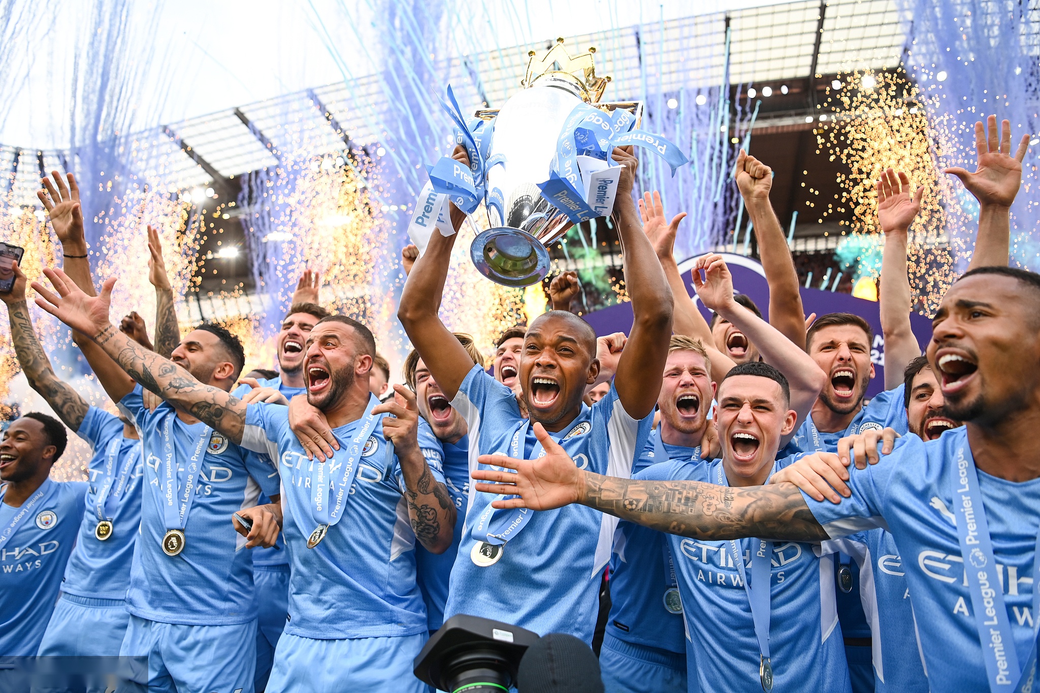 尤其是在他 尤其是在他